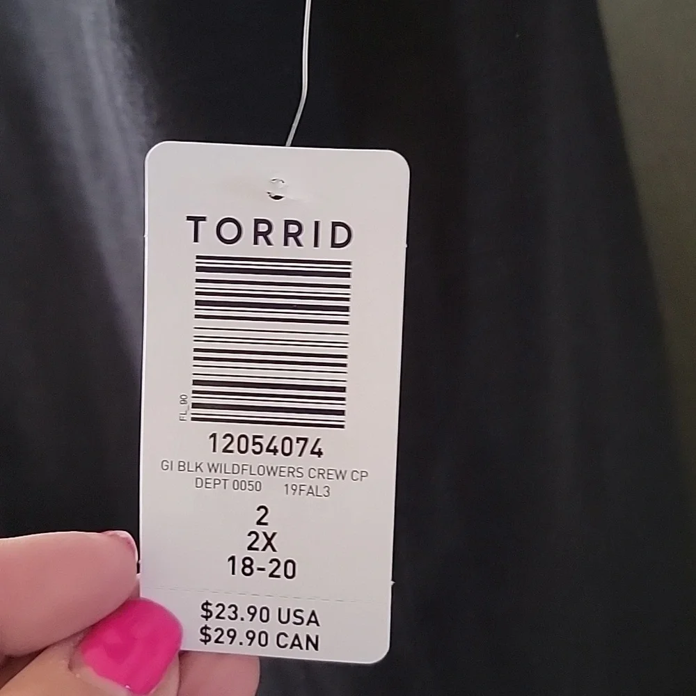 TORRID Short Sleeve Floral Design Tee Shirt Black Orange Blue size 2X 18-20 NWT - Picture 3 of 11
